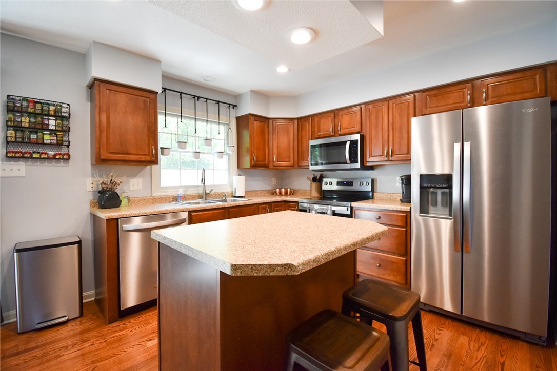 957 Montclair Dr