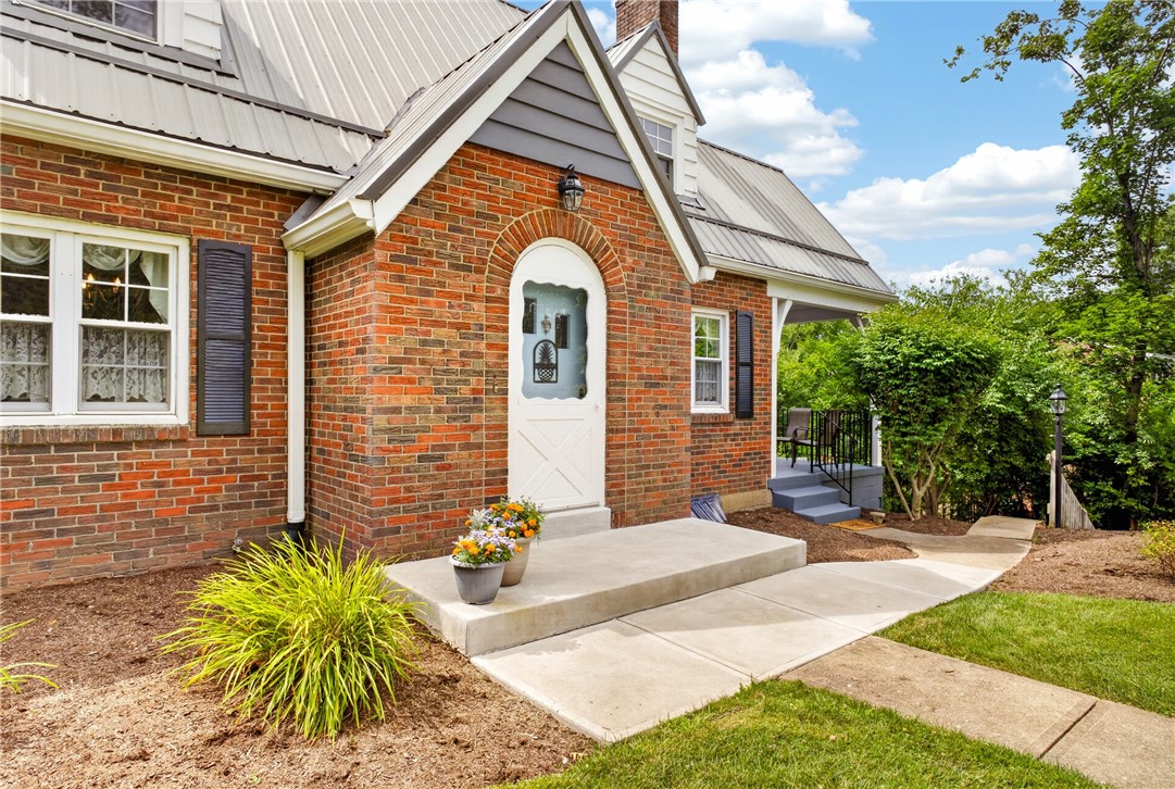 2848 Anderson Dr