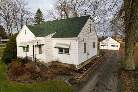 Photo of 139 N Franklin St, Prospect, PA 16052 (MLS # 1732338)