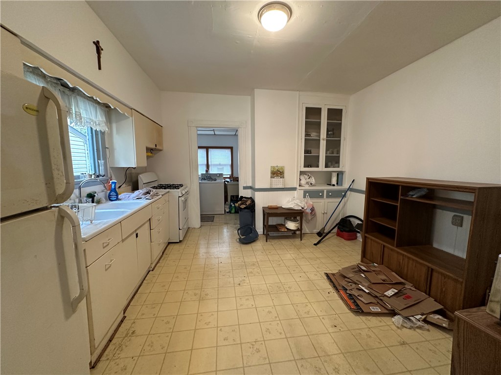 Troy Hill, Pennsylvania 15212, United States, 2 Bedrooms Bedrooms, ,1 BathroomBathrooms,Residential,Pending,129797