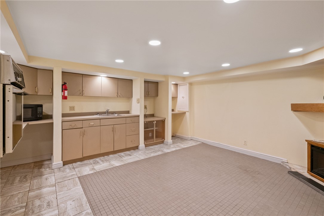 Squirrel Hill, Pennsylvania 15217, United States, 4 Bedrooms Bedrooms, ,4 BathroomsBathrooms,Residential,Active,155805