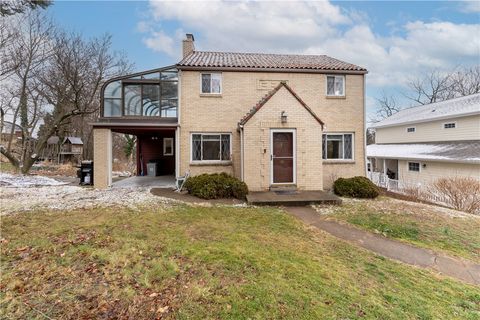 Photo of 780 Scott Rd, Pittsburgh, PA 15228 (MLS # 1736754)