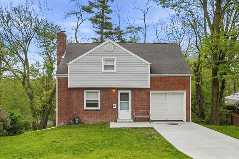 Photo of 5644 Valleyview Dr, Bethel Park, PA 15102 (MLS # 1751605)