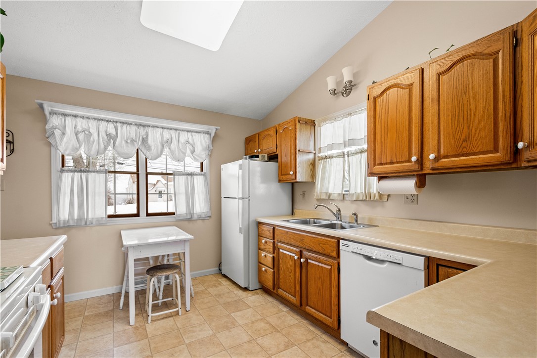 Amwell, Pennsylvania 15301, United States, 3 Bedrooms Bedrooms, ,3 BathroomsBathrooms,Residential,Pending,17973