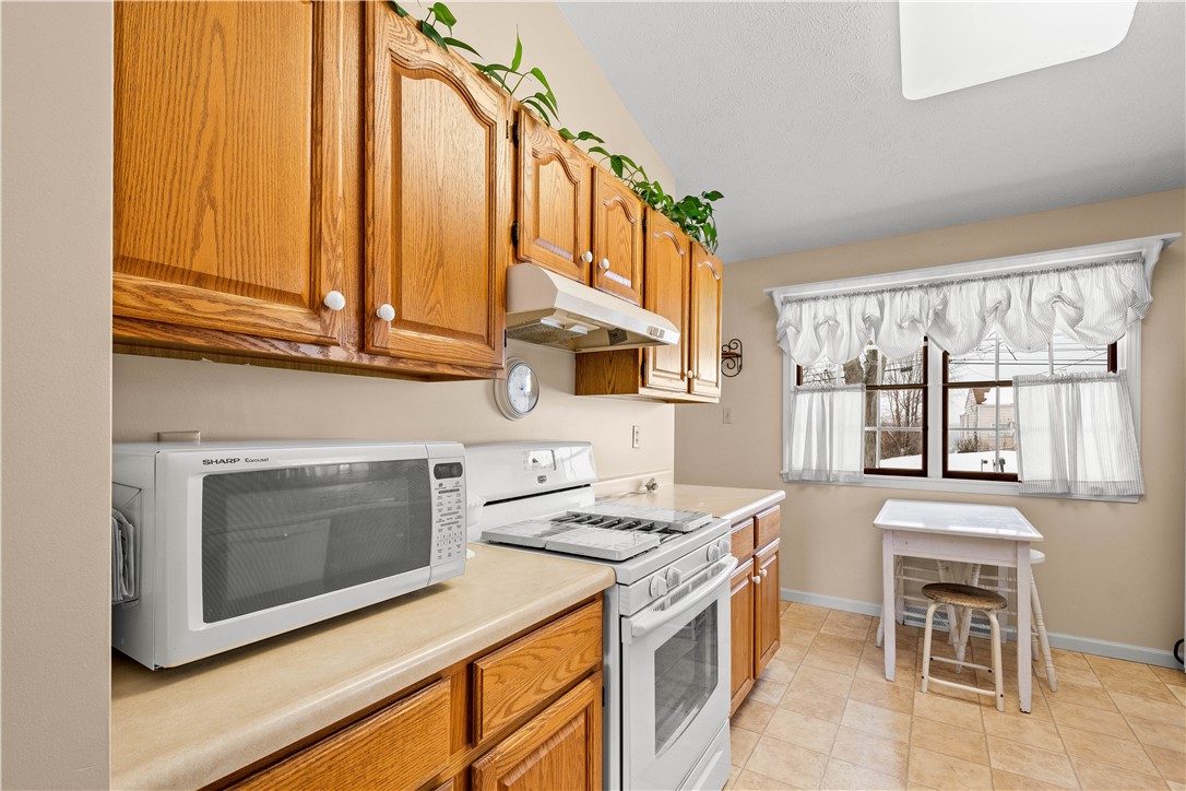 Amwell, Pennsylvania 15301, United States, 3 Bedrooms Bedrooms, ,3 BathroomsBathrooms,Residential,Pending,17973