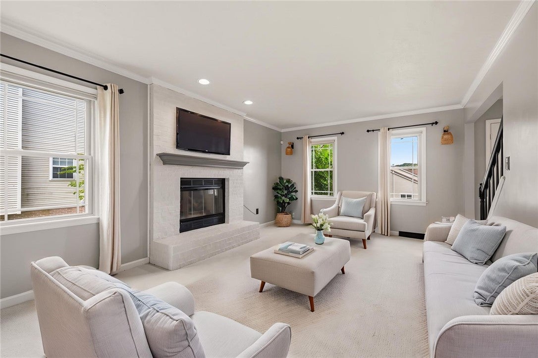 333 Warrick Dr