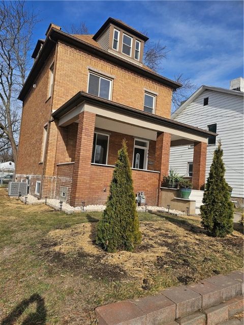 Photo of 382 Jefferson St, Rochester, PA 15074 (MLS # 1736973)