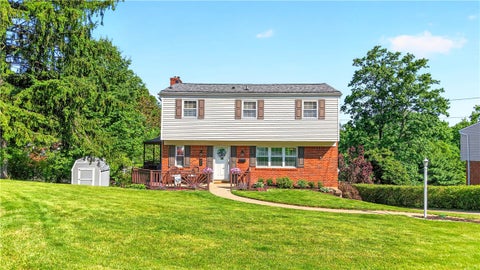Photo of 211 Elrose Dr, Pittsburgh, PA 15237 (MLS # 1757959)