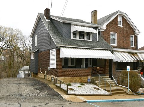 Photo of 661 Margaret St, Pittsburgh, PA 15210 (MLS # 1744440)