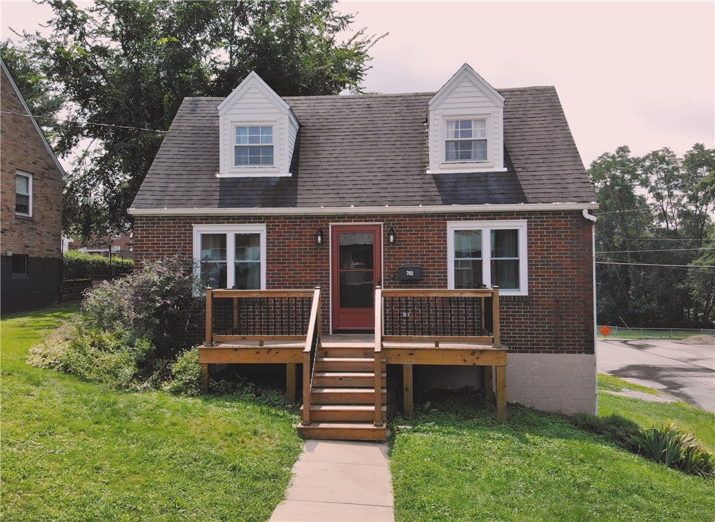 702 McArthur