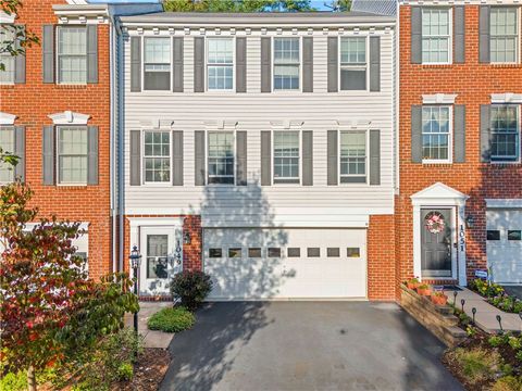 Photo of 1049 Bayberry Dr, Canonsburg, PA 15317 (MLS # 1739568)