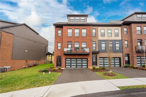 Photo of 423 Magnolia Dr, Venetia, PA 15367 (MLS # 1743468)