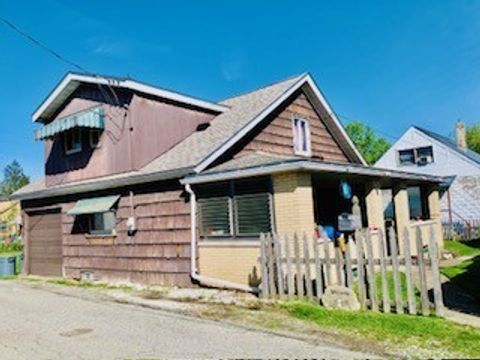 Photo of 526 Earl Ave Rear, New Kensington, PA 15068 (MLS # 1750447)