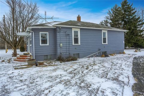 Photo of 314 13th St, Bessemer, PA 16112 (MLS # 1735683)