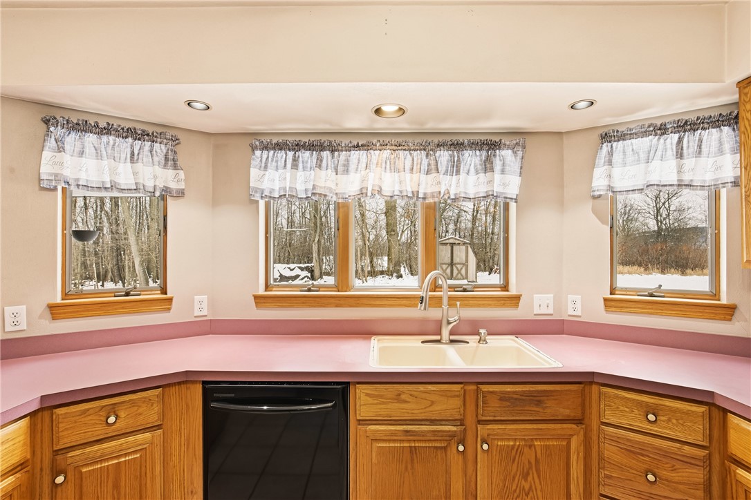 Johnstown, Pennsylvania 15909, United States, 3 Bedrooms Bedrooms, ,4 BathroomsBathrooms,Residential,Active,253105