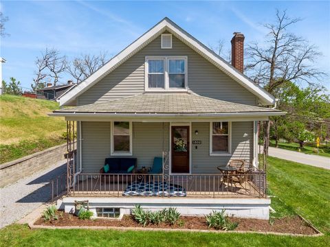 Photo of 1502 Zeuger, Shaler, PA 15116 (MLS # 1751093)