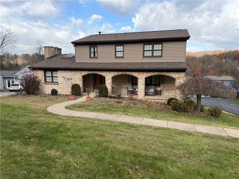 311 Amblewood Cir Hempfield Twp PA 15601