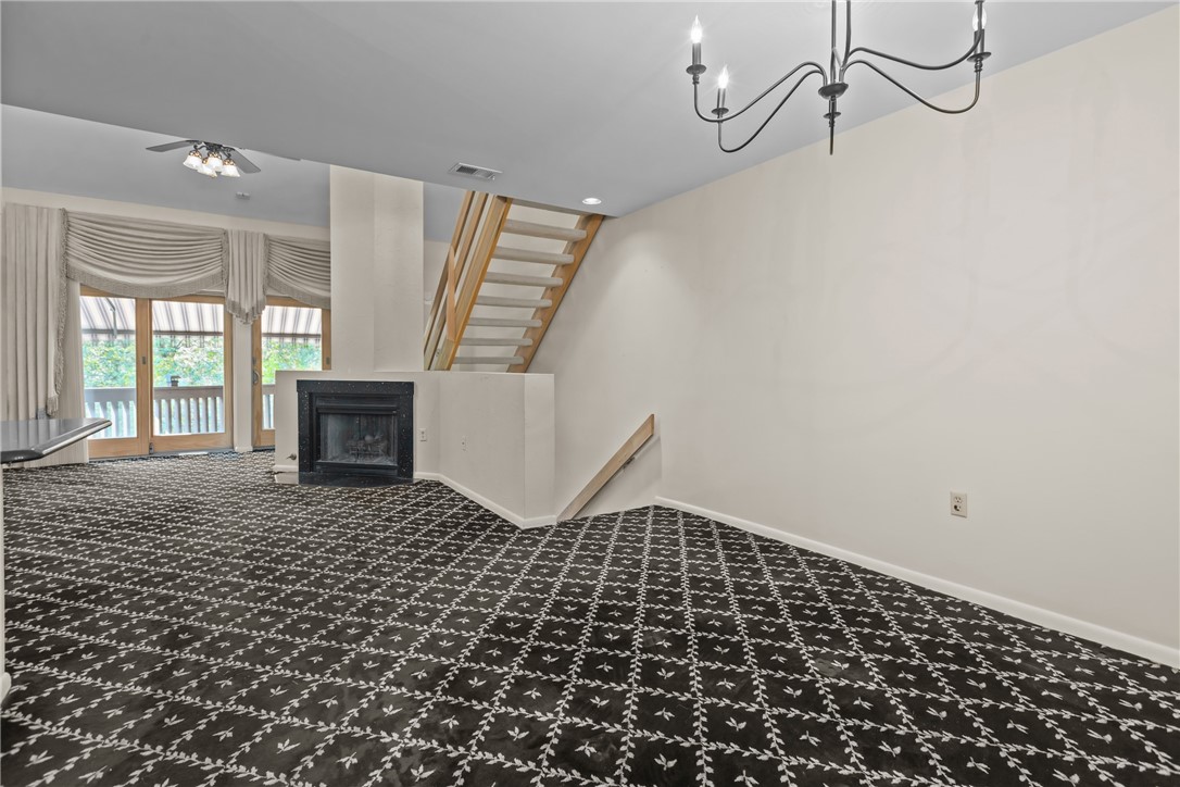 2811 Leona Ln