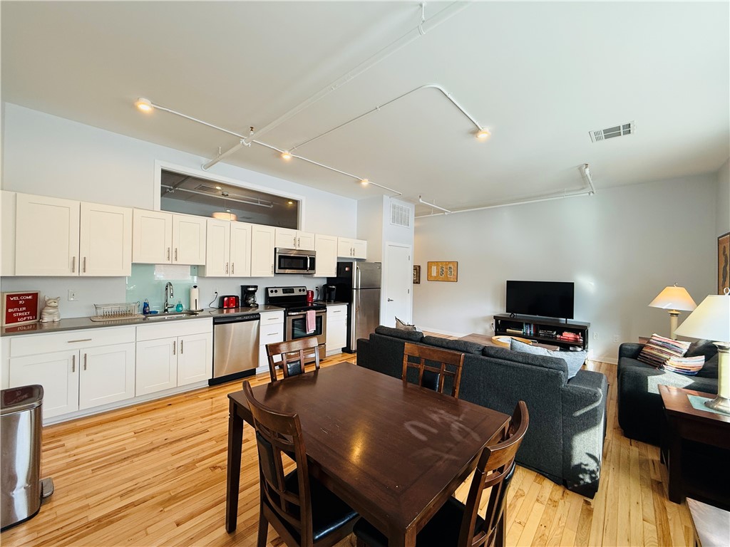 Lawrenceville, Pennsylvania 15201, United States, 2 Bedrooms Bedrooms, ,2 BathroomsBathrooms,Residential,Active,16977