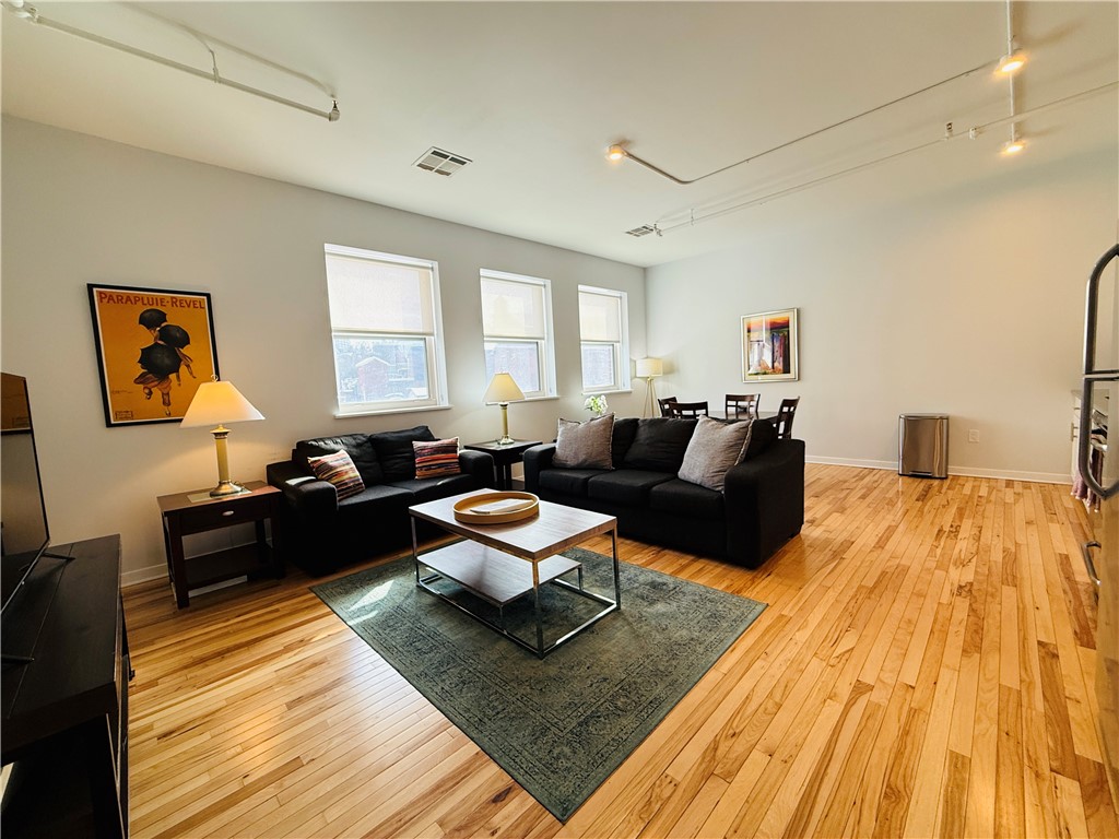 Lawrenceville, Pennsylvania 15201, United States, 2 Bedrooms Bedrooms, ,2 BathroomsBathrooms,Residential,Active,16977