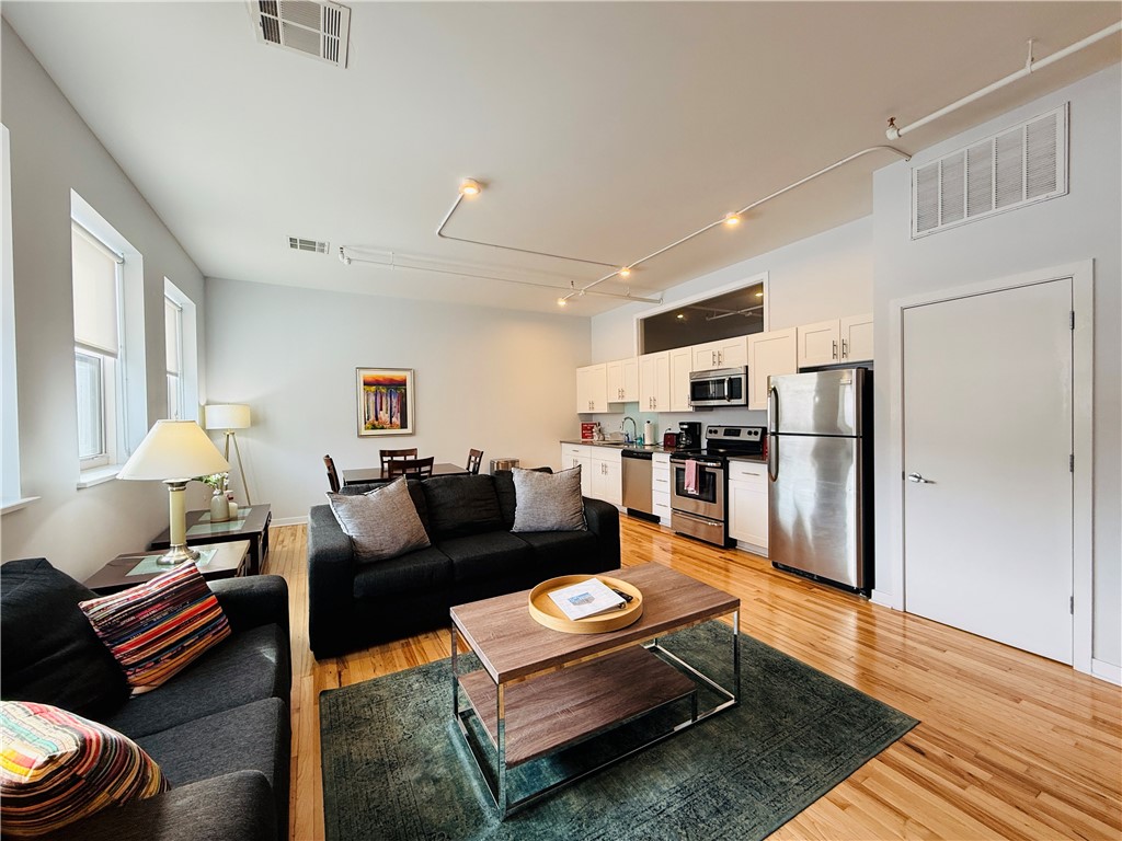 Lawrenceville, Pennsylvania 15201, United States, 2 Bedrooms Bedrooms, ,2 BathroomsBathrooms,Residential,Active,16977