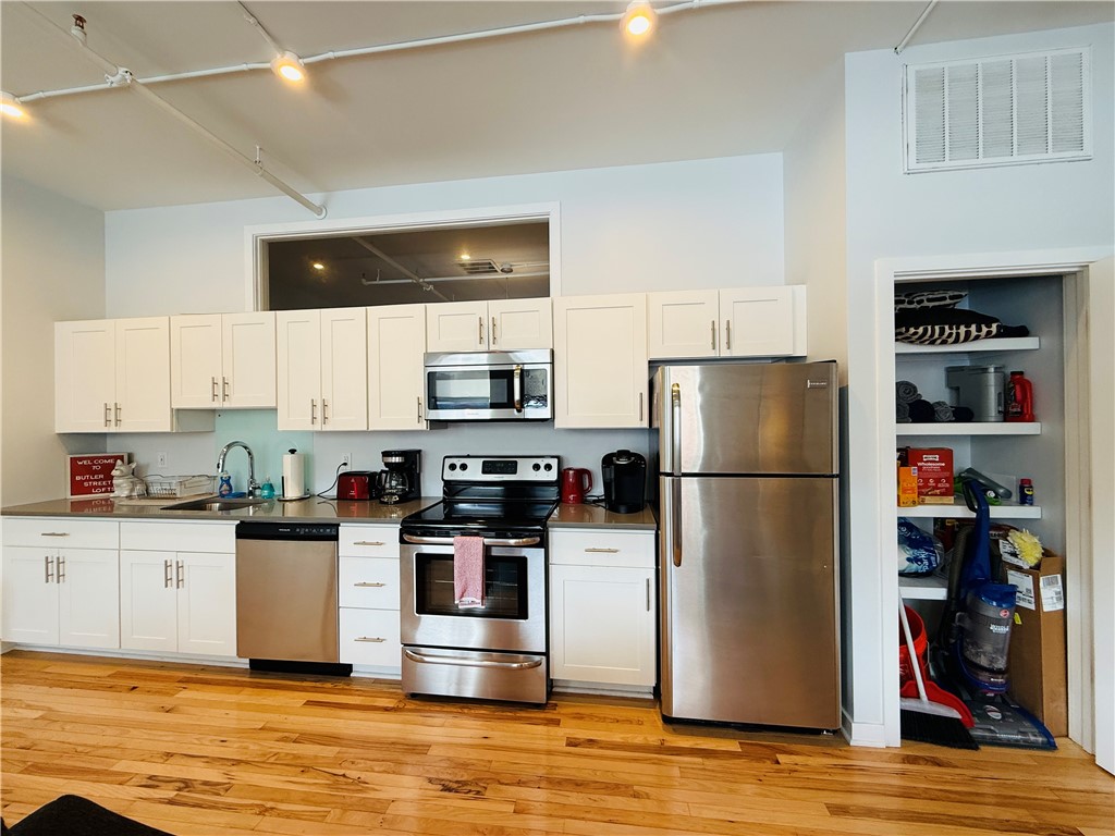 Lawrenceville, Pennsylvania 15201, United States, 2 Bedrooms Bedrooms, ,2 BathroomsBathrooms,Residential,Active,16977