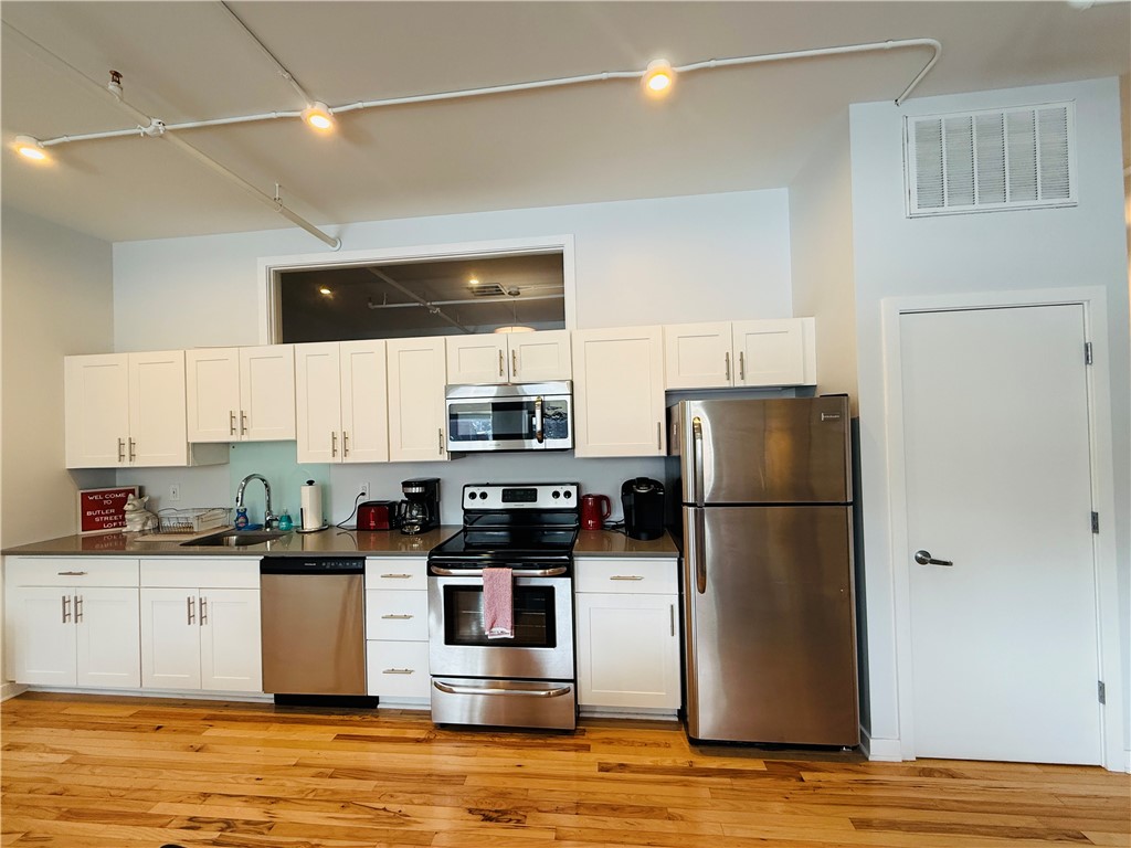 Lawrenceville, Pennsylvania 15201, United States, 2 Bedrooms Bedrooms, ,2 BathroomsBathrooms,Residential,Active,16977