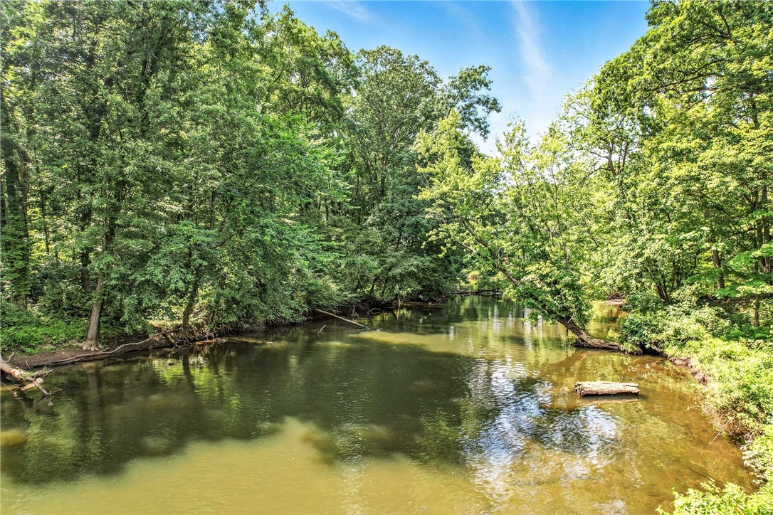 Jamestown, Pennsylvania 16134, United States, 2 Bedrooms Bedrooms, ,1 BathroomBathrooms,Residential,Active,171160