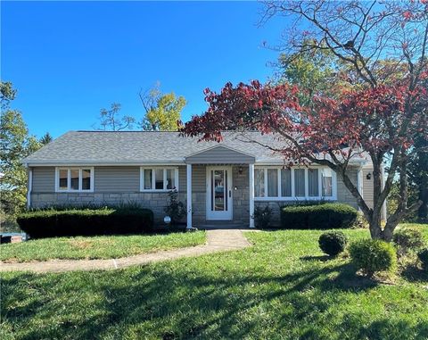 Photo of 1602 Zeuger St, Glenshaw, PA 15116 (MLS # 1727295)