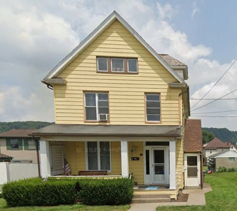 Photo of 217 Arthur St #1, Zelienople Boro, PA 16063 (MLS # 1732087)