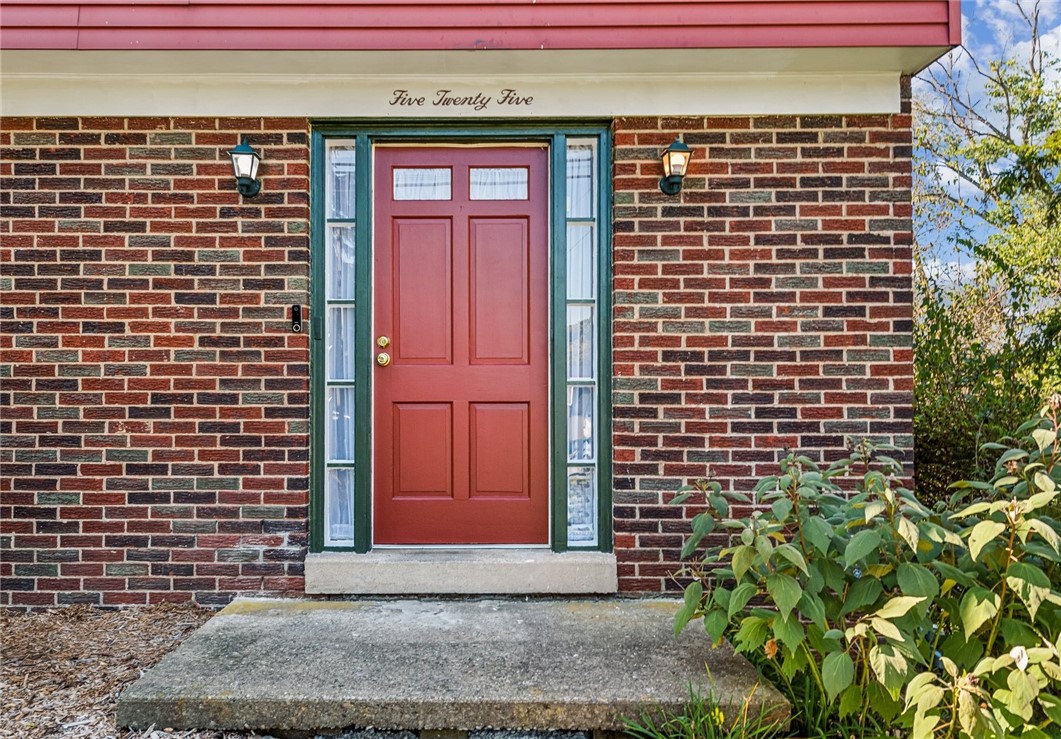 Penn Hills, Pennsylvania 15235, United States, 5 Bedrooms Bedrooms, ,3 BathroomsBathrooms,Residential,Contingent,39137