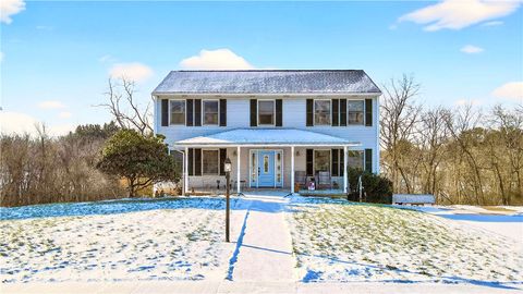 Photo of 913 Lodgepole Dr, Imperial, PA 15126 (MLS # 1737949)