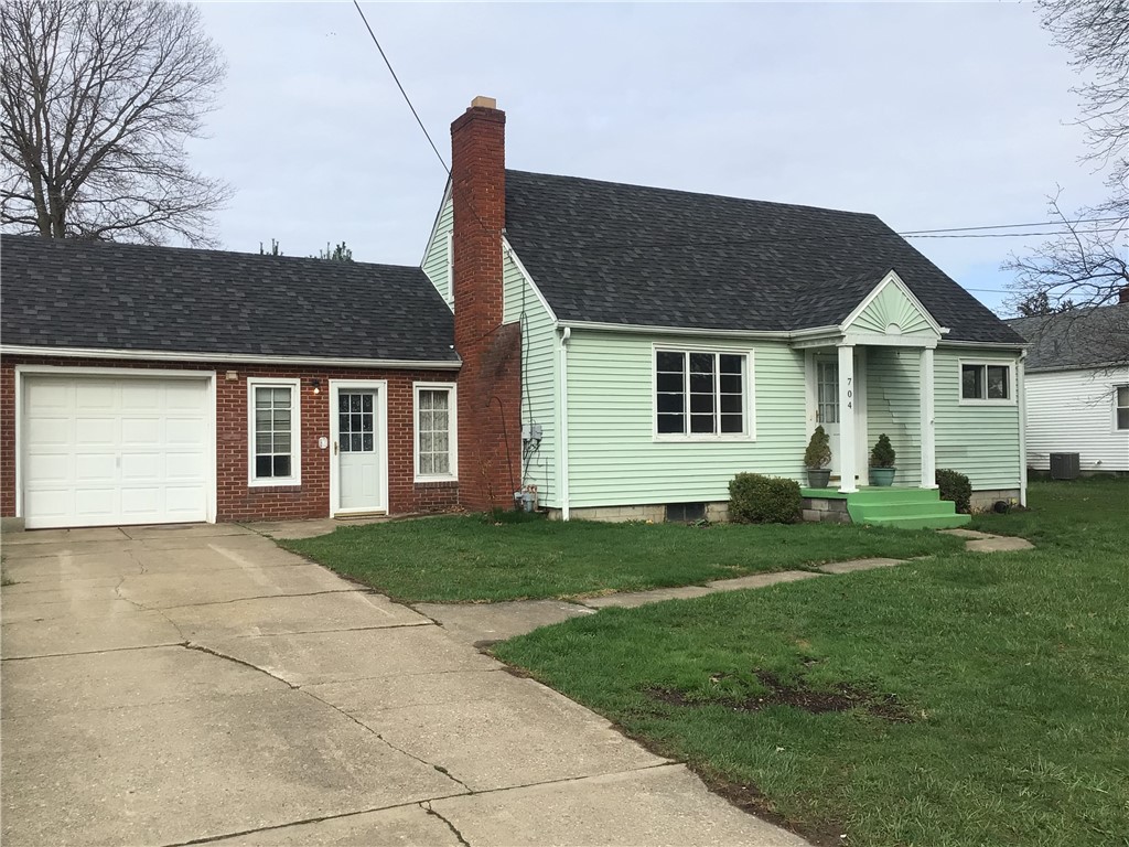 704 Service Ave Ave, Sharon, Pennsylvania image 1