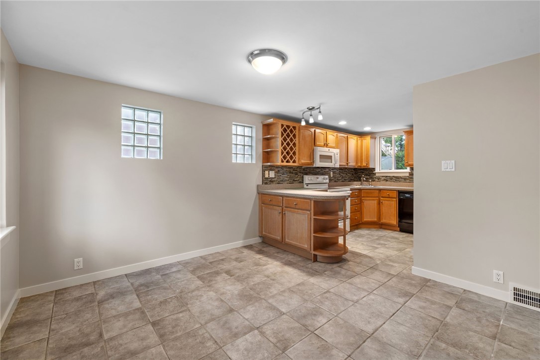 Crafton, Pennsylvania 15205, United States, 3 Bedrooms Bedrooms, ,2 BathroomsBathrooms,Residential,Active,174736