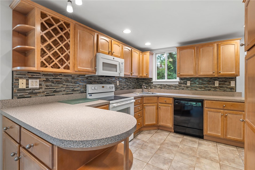 Crafton, Pennsylvania 15205, United States, 3 Bedrooms Bedrooms, ,2 BathroomsBathrooms,Residential,Active,174736