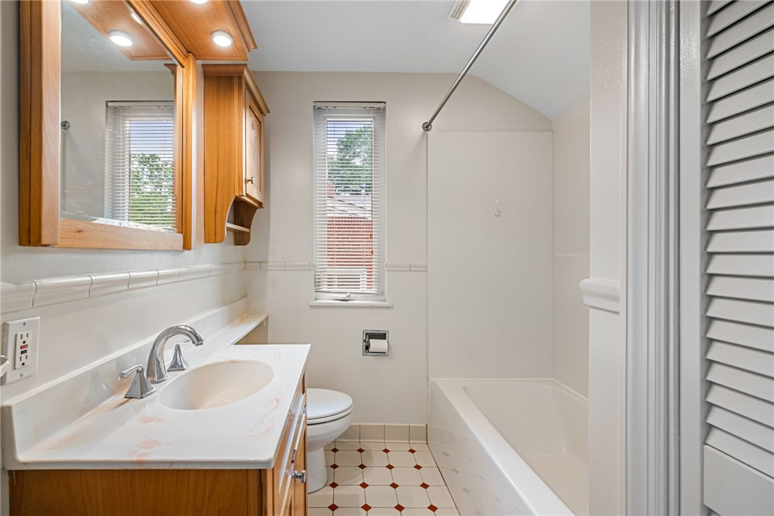 Crafton, Pennsylvania 15205, United States, 3 Bedrooms Bedrooms, ,2 BathroomsBathrooms,Residential,Active,174736