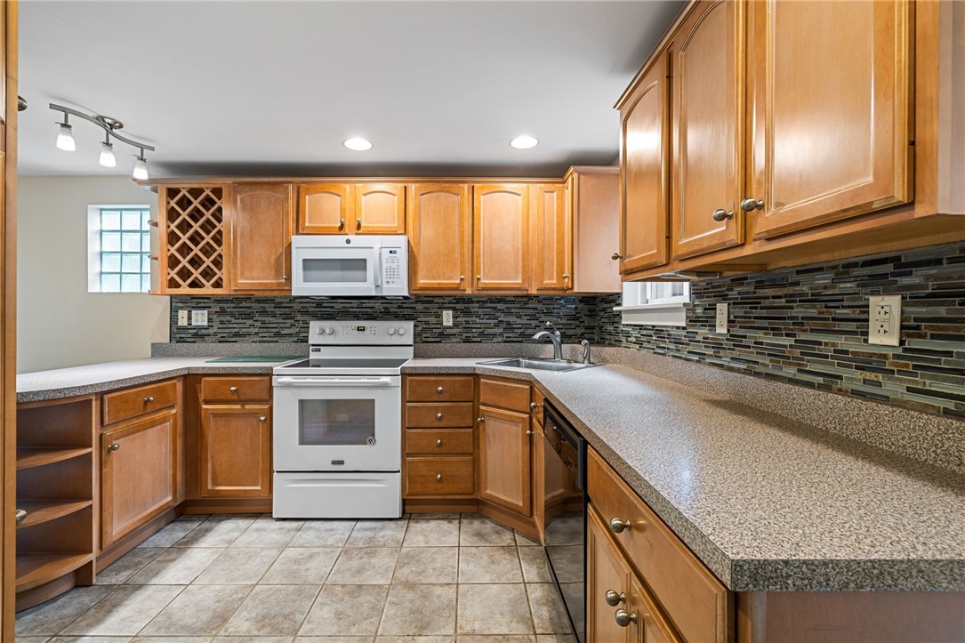 Crafton, Pennsylvania 15205, United States, 3 Bedrooms Bedrooms, ,2 BathroomsBathrooms,Residential,Active,174736