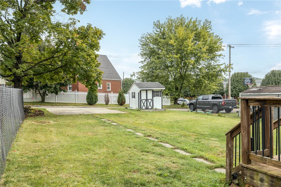 Houston, Pennsylvania 15342, United States, 4 Bedrooms Bedrooms, ,2 BathroomsBathrooms,Residential,Active,218307