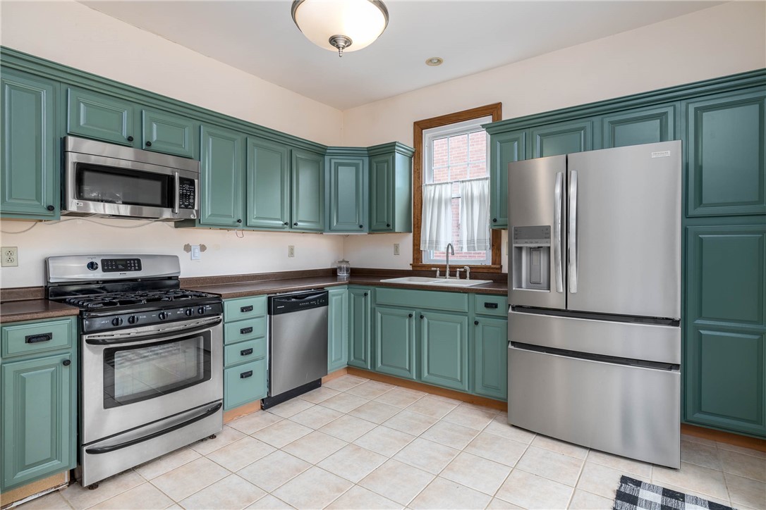 Houston, Pennsylvania 15342, United States, 4 Bedrooms Bedrooms, ,2 BathroomsBathrooms,Residential,Active,218307