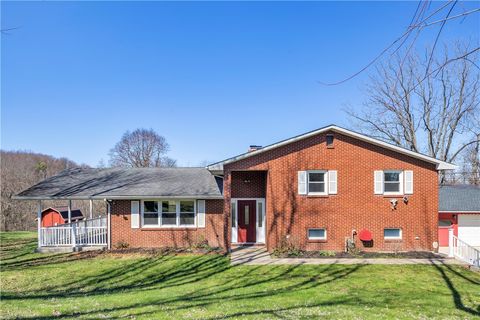 Photo of 1060 Pittsburgh Rd, Valencia, PA 16059 (MLS # 1745452)