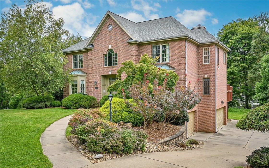 3166 Canterbury Dr