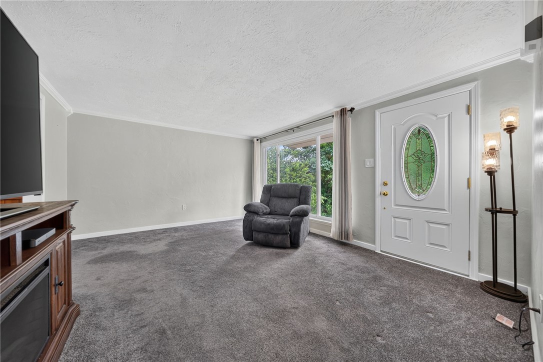 1560 Rosemary Dr