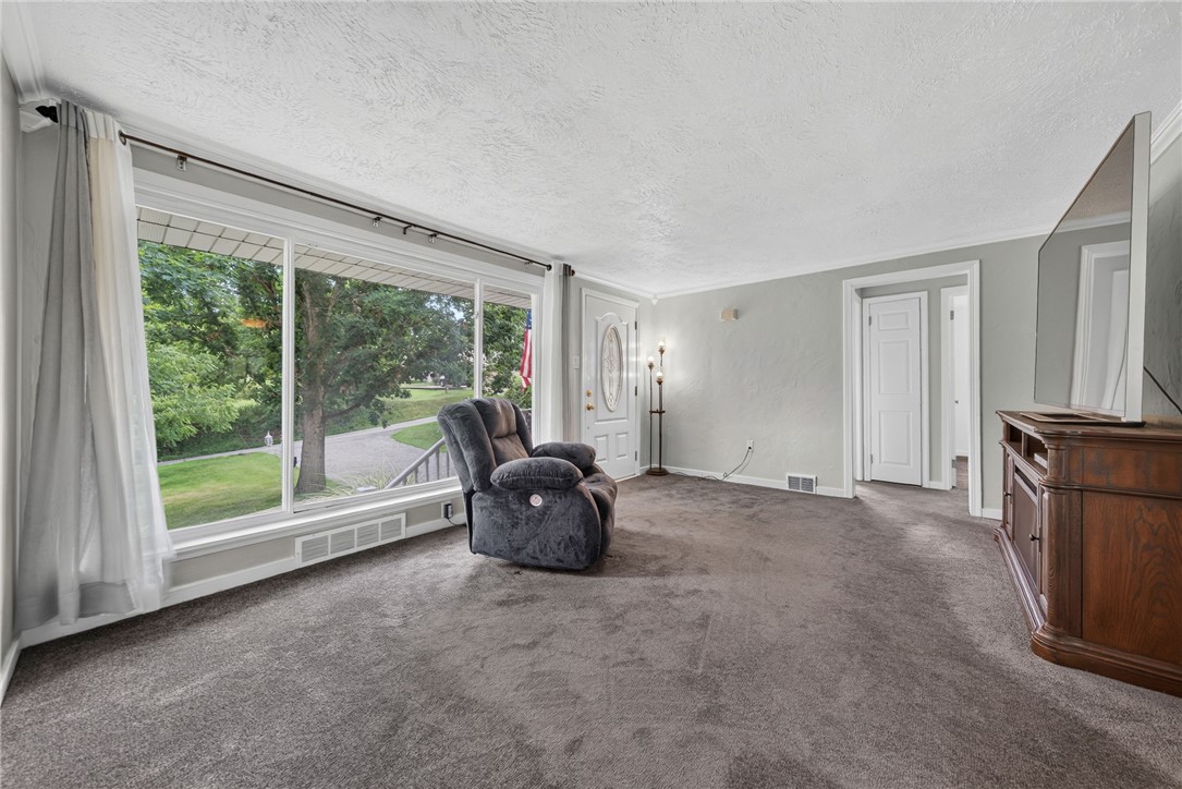 1560 Rosemary Dr