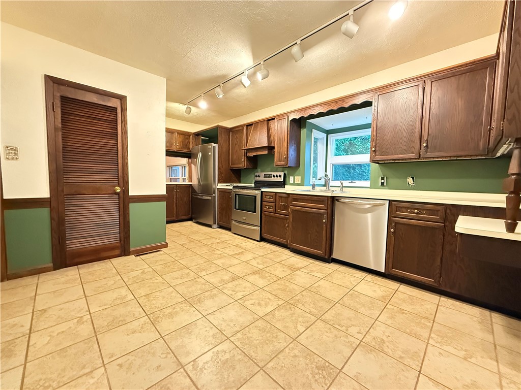 Greenville Boro - Mer, Pennsylvania 16125, United States, 4 Bedrooms Bedrooms, ,3 BathroomsBathrooms,Residential,Active,155054