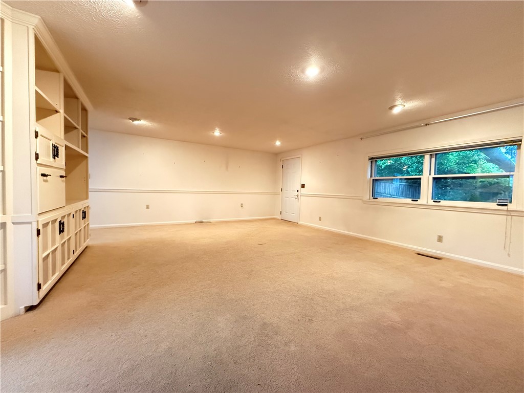 Greenville Boro - Mer, Pennsylvania 16125, United States, 4 Bedrooms Bedrooms, ,3 BathroomsBathrooms,Residential,Active,155054