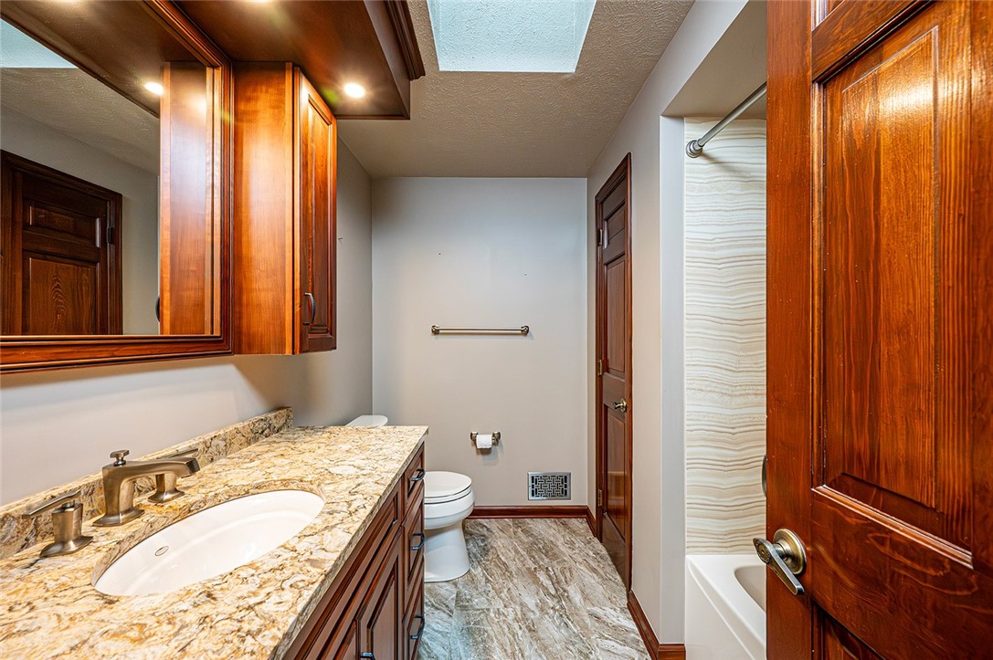 Hempfield Twp - Wml, Pennsylvania 15601, United States, 3 Bedrooms Bedrooms, ,3 BathroomsBathrooms,Residential,Contingent,152722