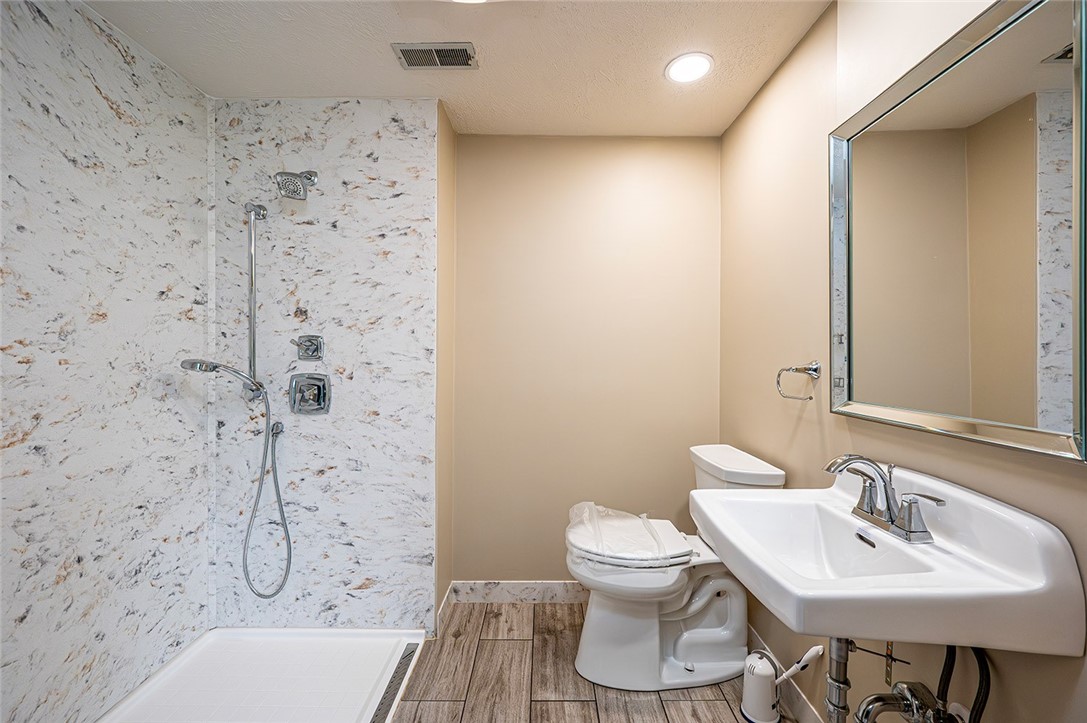 Hempfield Twp - Wml, Pennsylvania 15601, United States, 3 Bedrooms Bedrooms, ,3 BathroomsBathrooms,Residential,Contingent,152722