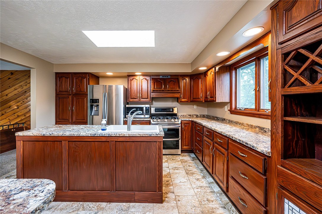 Hempfield Twp - Wml, Pennsylvania 15601, United States, 3 Bedrooms Bedrooms, ,3 BathroomsBathrooms,Residential,Contingent,152722