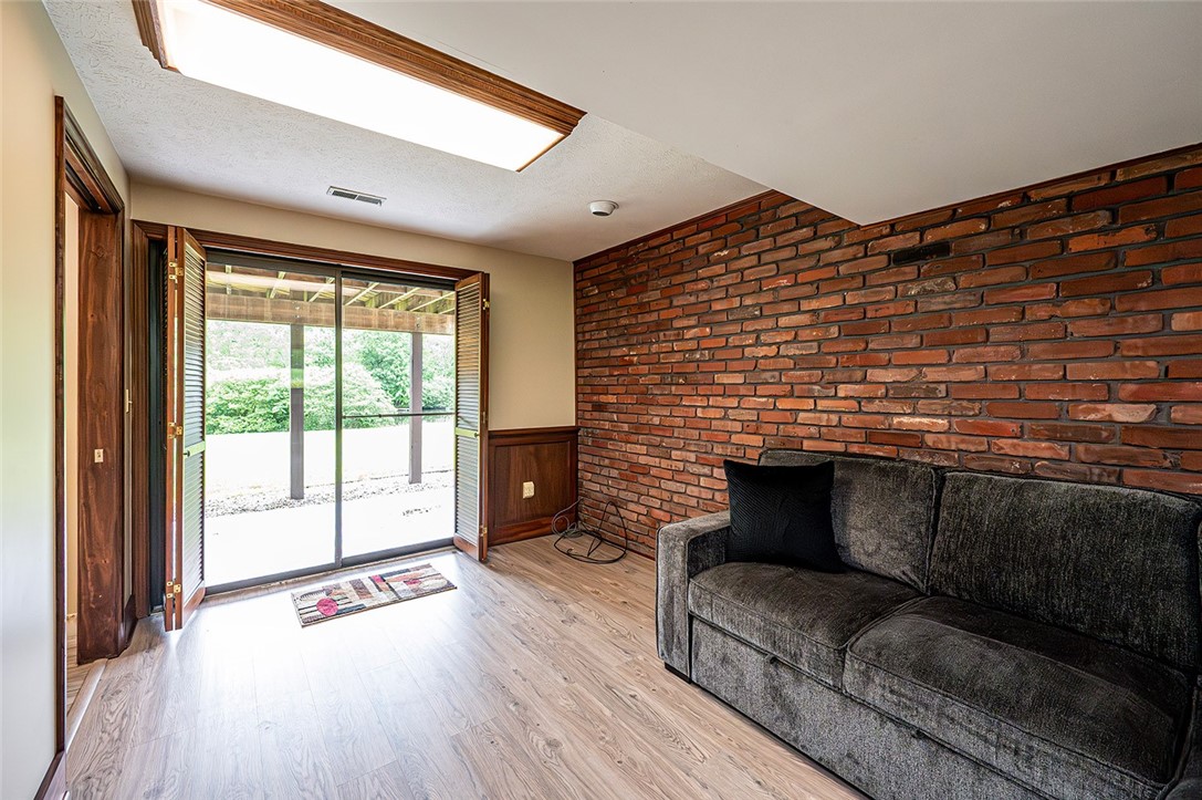 Hempfield Twp - Wml, Pennsylvania 15601, United States, 3 Bedrooms Bedrooms, ,3 BathroomsBathrooms,Residential,Contingent,152722