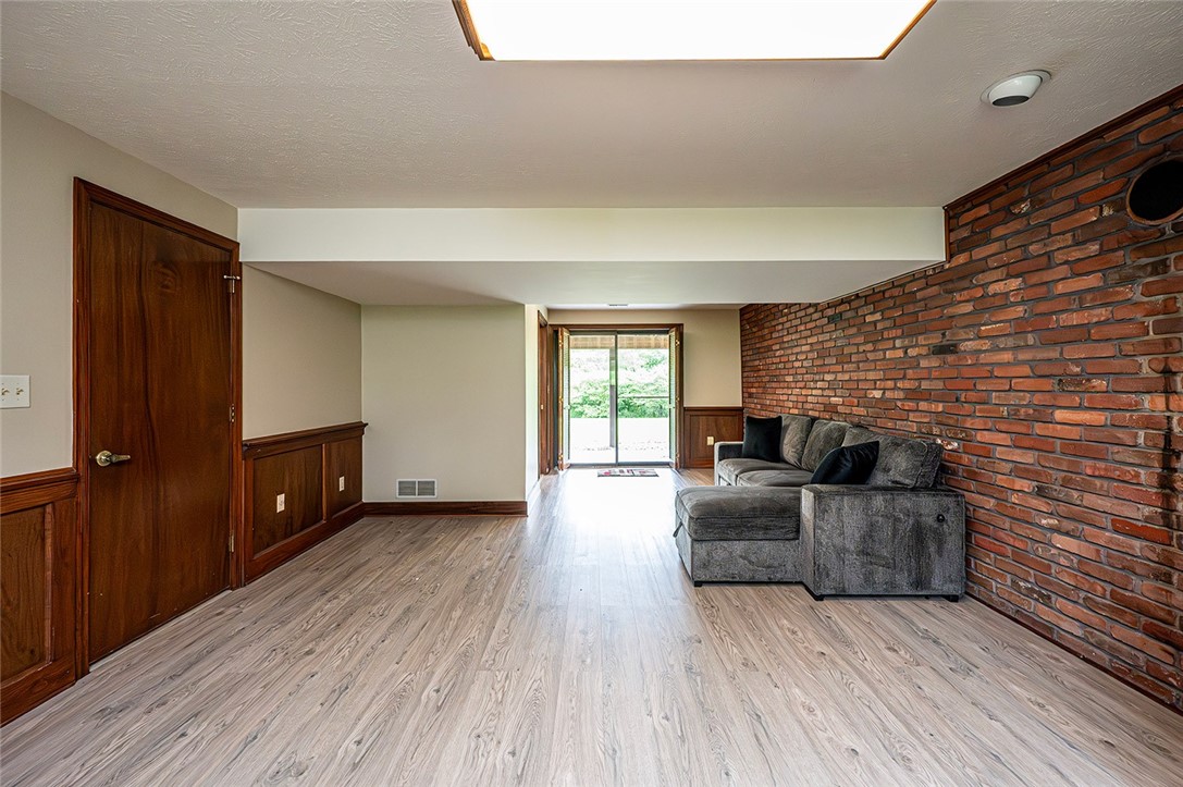 Hempfield Twp - Wml, Pennsylvania 15601, United States, 3 Bedrooms Bedrooms, ,3 BathroomsBathrooms,Residential,Contingent,152722